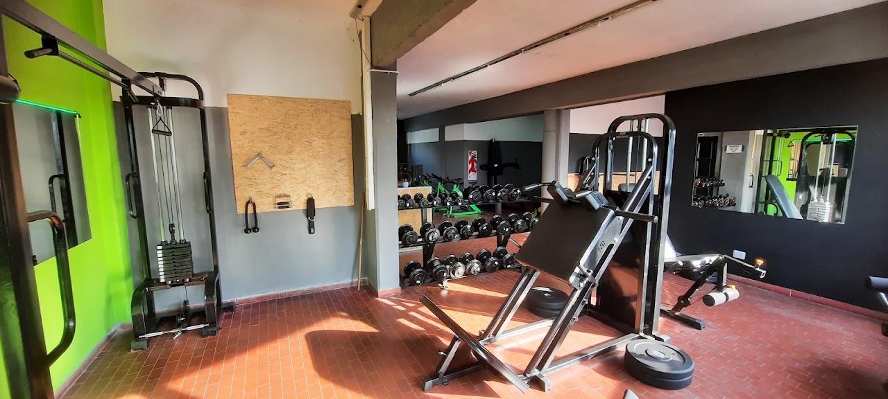 Interior del gimnasio ZEUS Centro de Entrenamiento